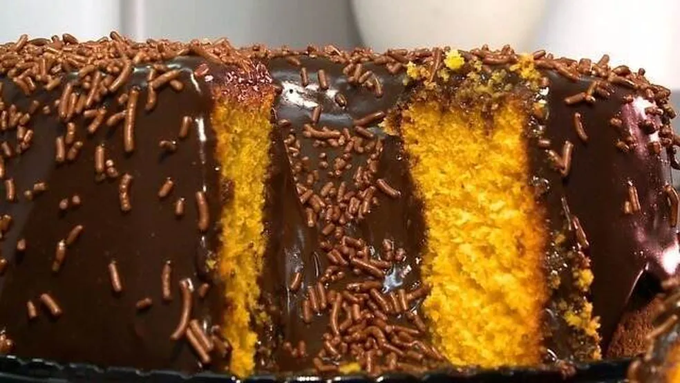 Você está visualizando atualmente Veja como deixar o bolo de cenoura ‘fofinho’ e delicioso