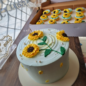 Bolo decorado chantily girassol