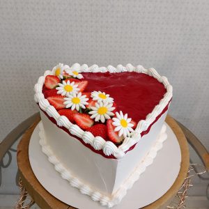 bolo de coração com geléia de morango