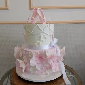 Bolo personalizado em pasta americana – tema bailarina