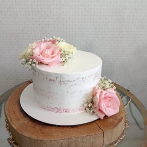 Semi naked cake red velvet com flores naturais
